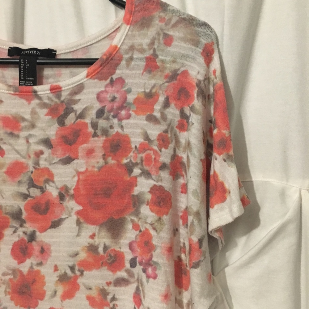 Floral Top - Picture 2 of 3
