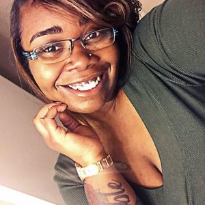 Meet your Posher, Dominique