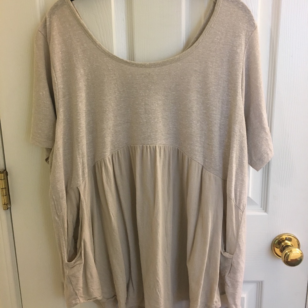 Size 2X tan babydoll style top with pockets