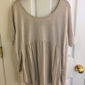 Size 2X tan babydoll style top with pockets