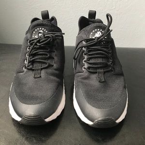 Nike Air Hurache Sneaker