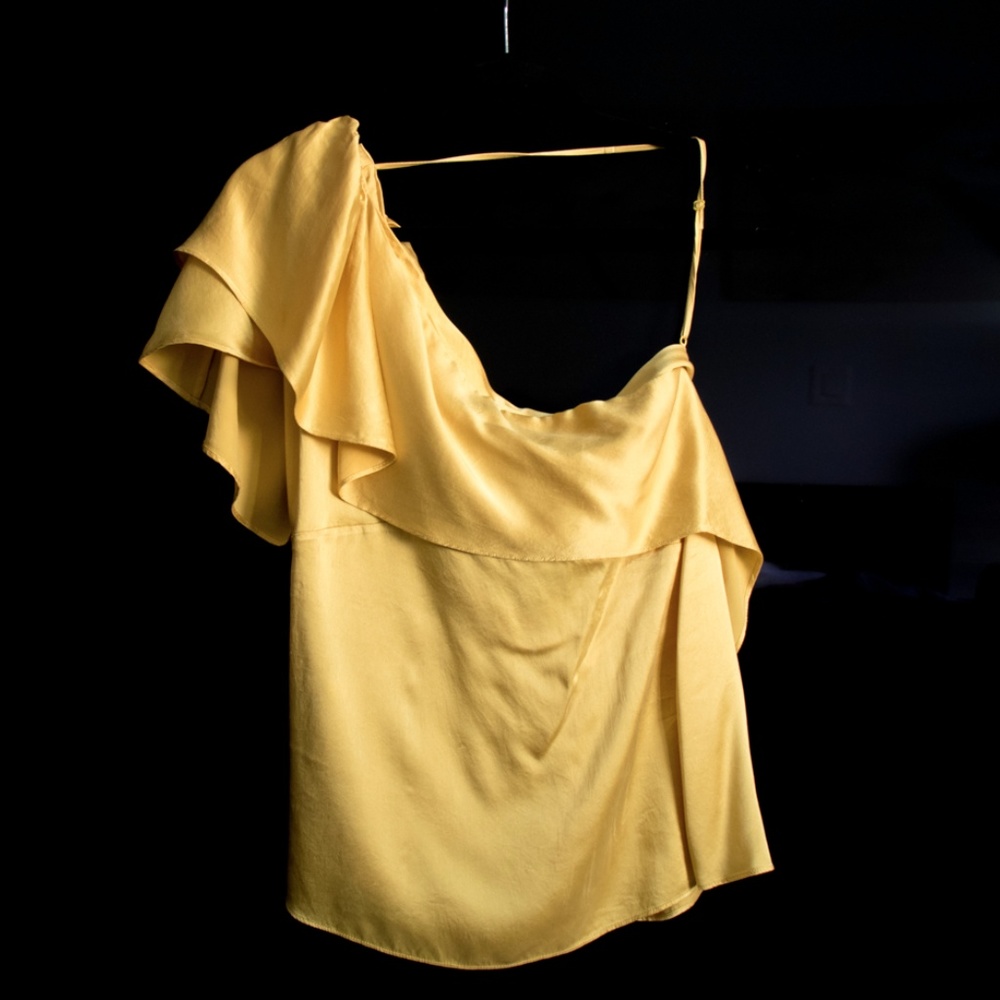 BCBGMAXAZRIA Gold Asymmetric Ruffled Overlay Silk