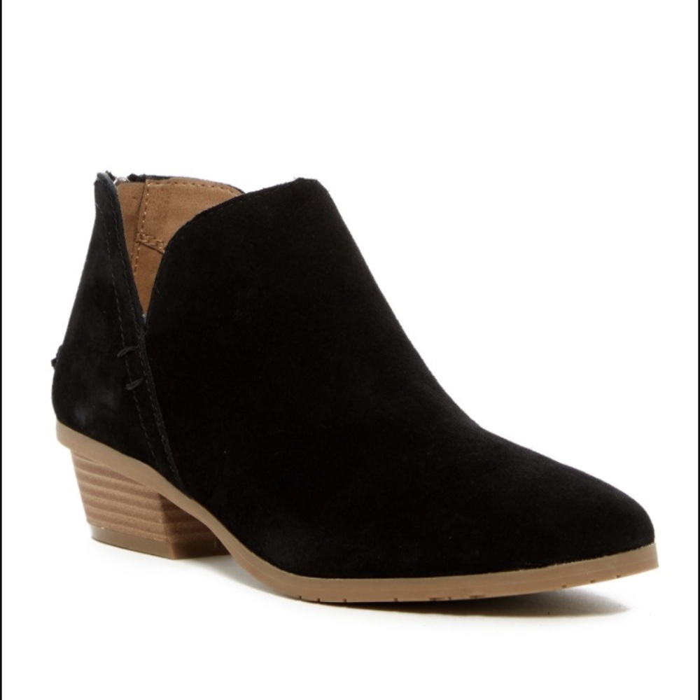 On trend suede bootie💗🎉