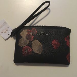 🌸💐🌼Floral Coach Wristlet NWT