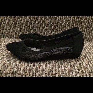 NWOT size 9 Chinese Laundry black lace flats