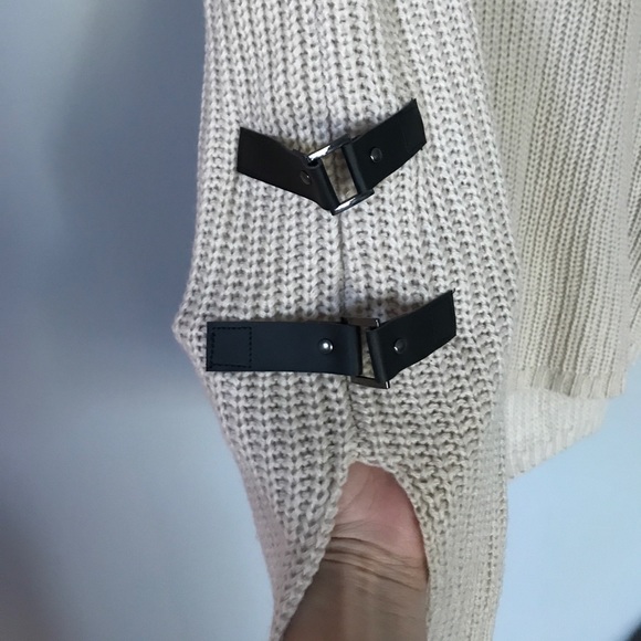 🌹🌹SOLD🌹🌹Buckle side tunic - Picture 2 of 4