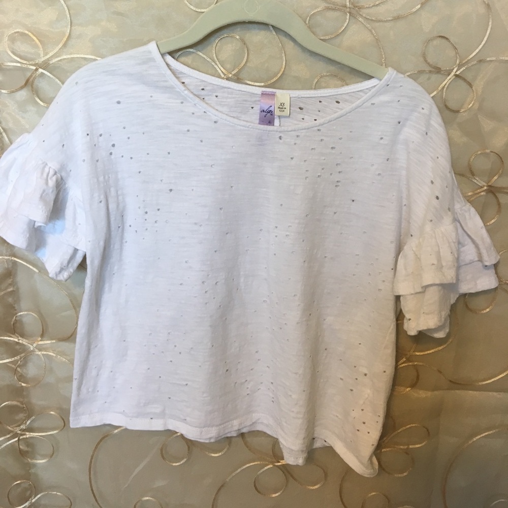 Francesca's (Alya) - white crop tee - XS 💕