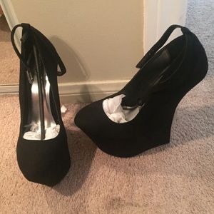 Kierra wedges