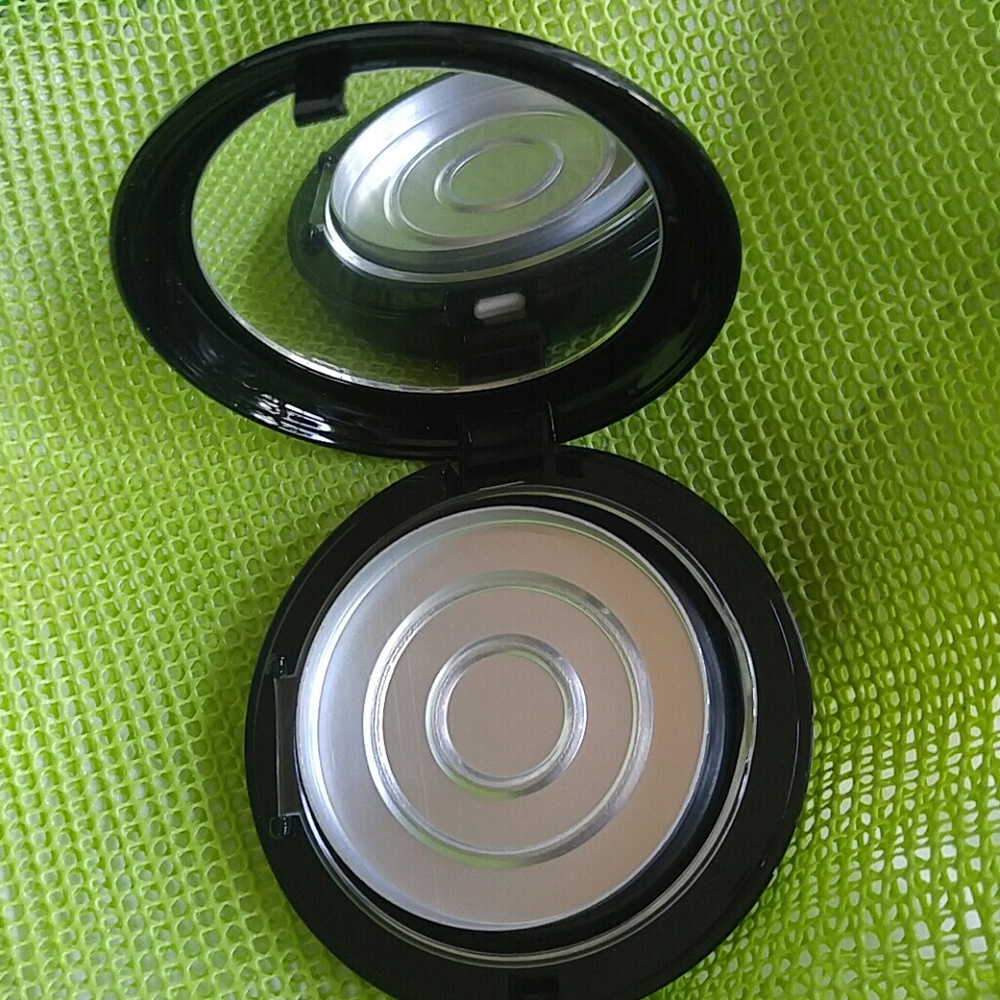 Makeup Compact - Picture 2 of 5