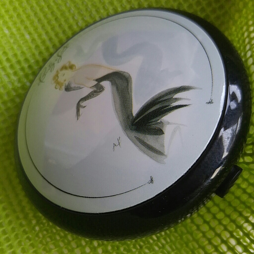 Makeup Compact - Picture 4 of 5