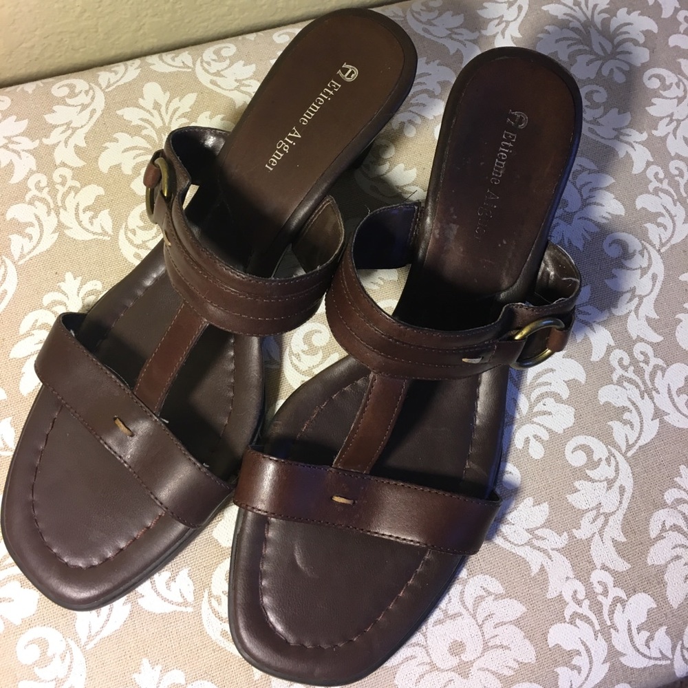 👣Etienne Aigner leather heeled sandal 👣