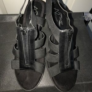 Black A2 heels by AEROSOLES