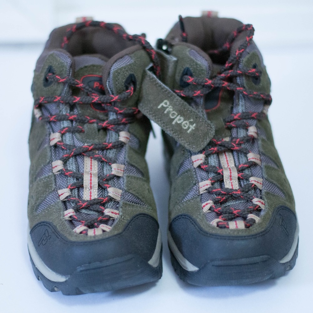 Hiking boots. 6.5