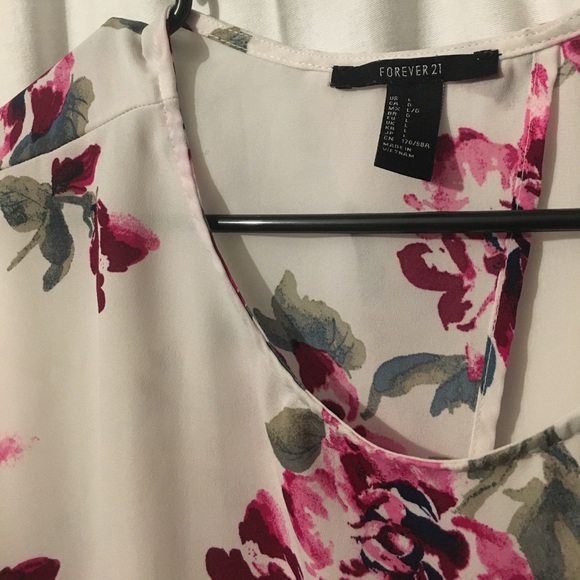 Floral slit back Top - Picture 2 of 4