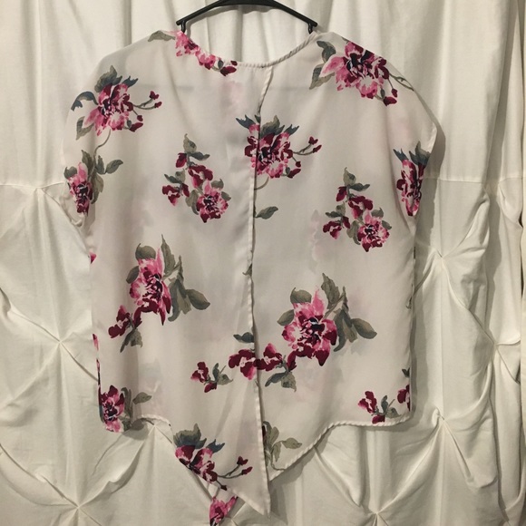 Floral slit back Top - Picture 3 of 4