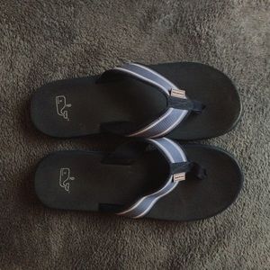 Vineyard vines flip flops