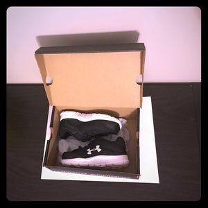 Under Armour Shoes Toddler sz:6 New in box