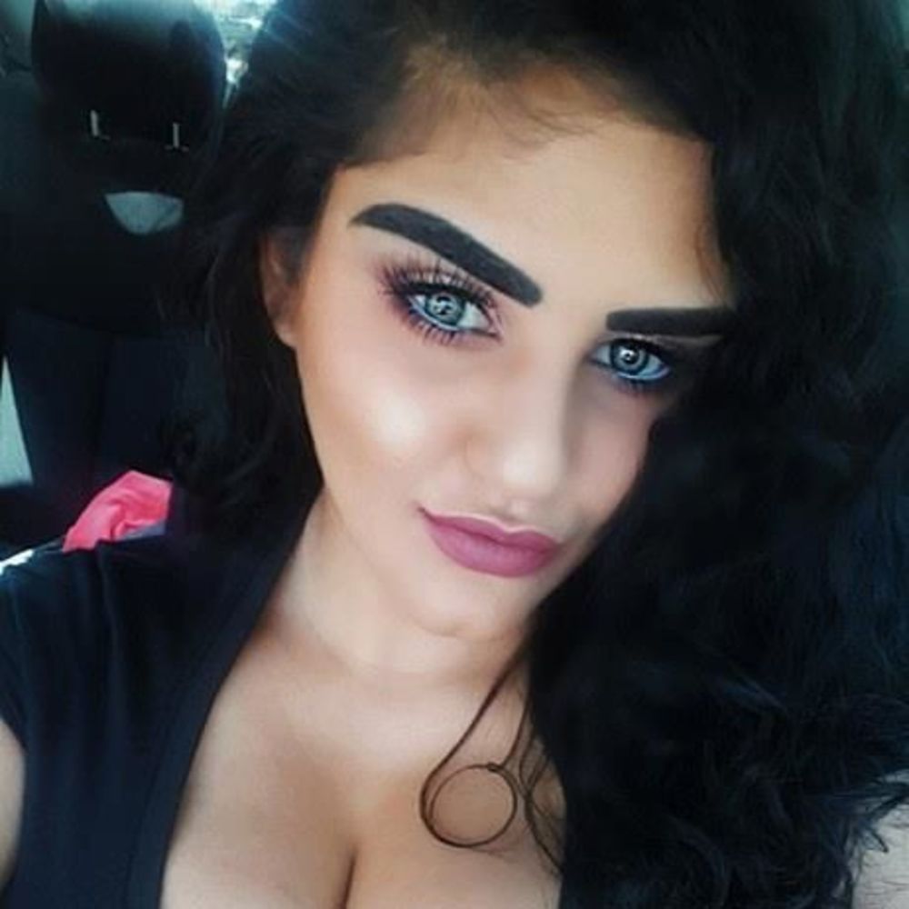 Meet your Posher, Halla