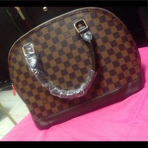 Medium size hand bag brown and black