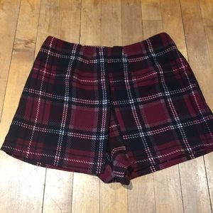 ✨NWOT✨Red and lack plaid shorts