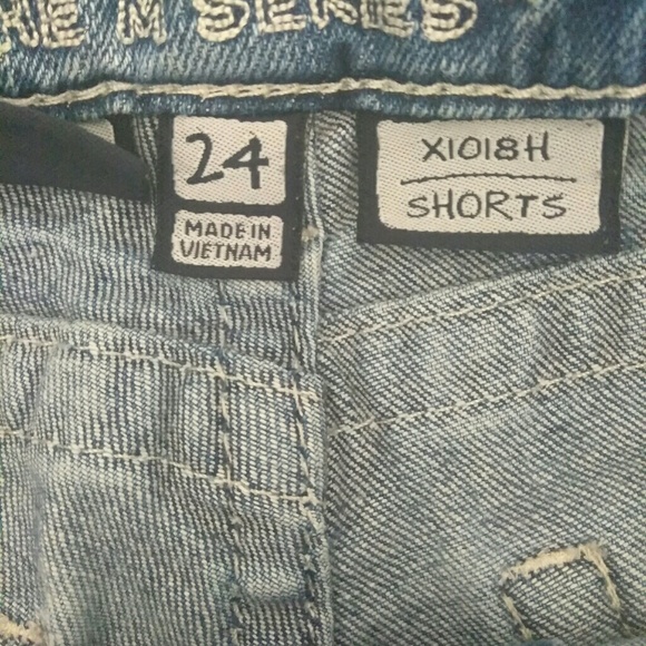 Shorts - Picture 3 of 3