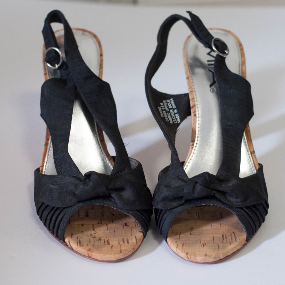 Sandal with bow 1in heel