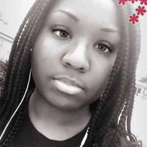 Meet your Posher, Monique