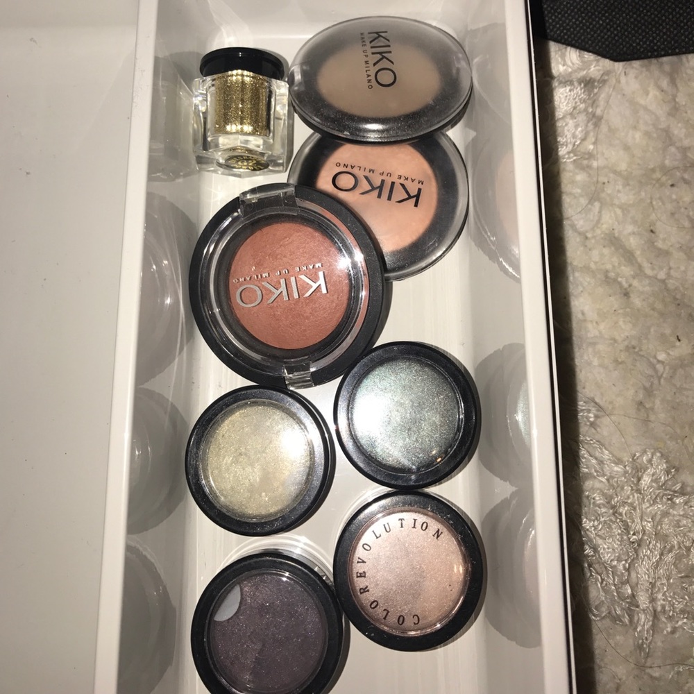 BUNDLE: Brand new single eyeshadows