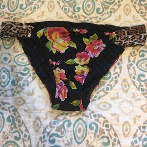Victoria's Secret - 🖤 black floral swim 🌺 - M