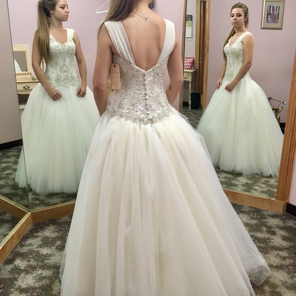 Mon Cheri  Ivory Wedding Gown by David Tutera