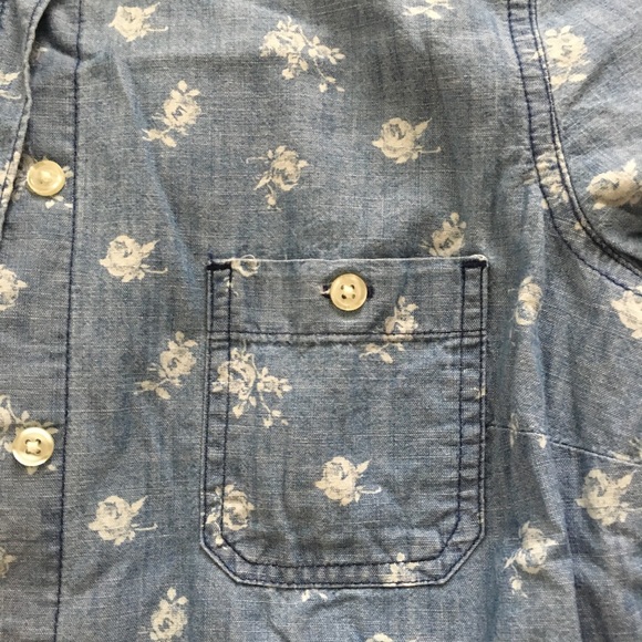 Old Navy Chambray Buttondown - Picture 2 of 3