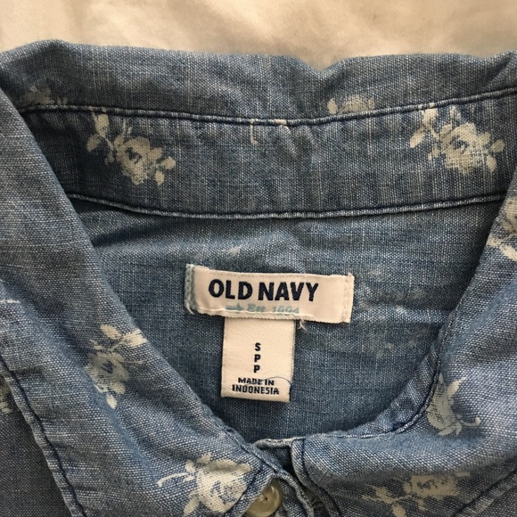 Old Navy Chambray Buttondown - Picture 3 of 3