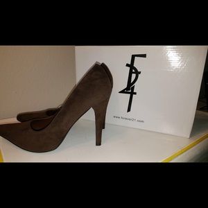 Forever 21 Louise brown heels size 8