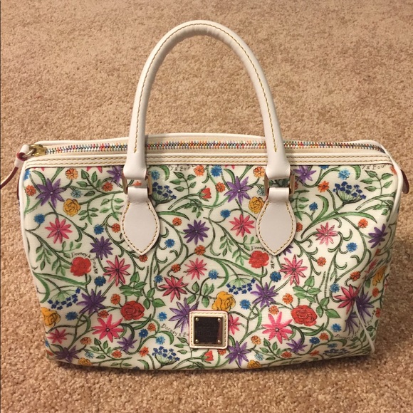 Dooney & Bourke Handbags - Authentic Dooney & Bourke Purse