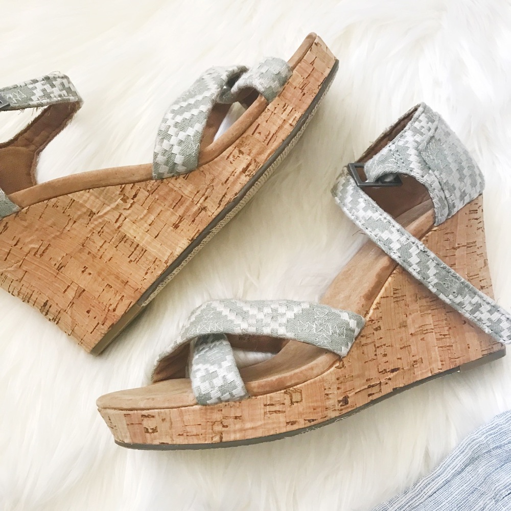 New! Toms Green Aztec Cork Wedges