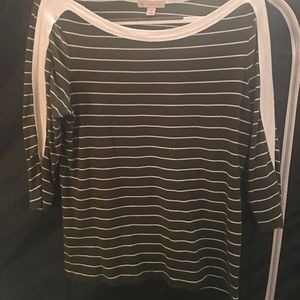 Green quarter length sleeve top