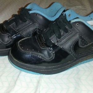 Donating 11-4 BOGO Nike toddler boys size 9C