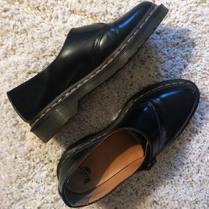 Size 7 Dr. Martens Agnes Oxford