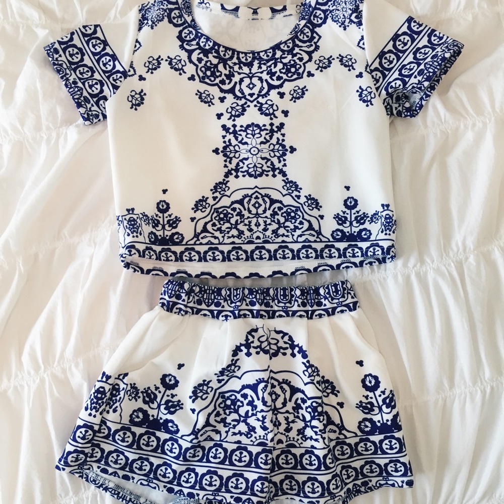 Blue and White 2 Piece Set