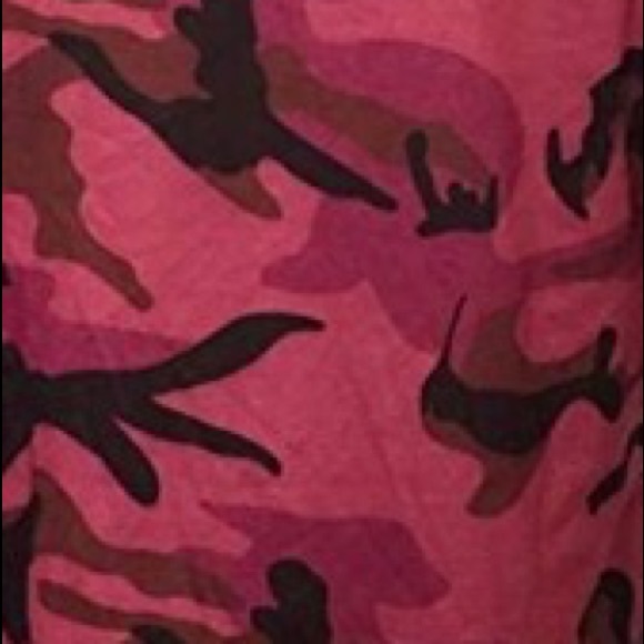 1 MEDIUM LEFT!!! RED CAMO LACE UP CHOKER TOP! NWOT - Picture 2 of 8