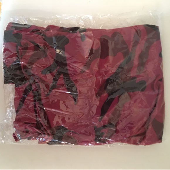 1 MEDIUM LEFT!!! RED CAMO LACE UP CHOKER TOP! NWOT - Picture 3 of 8