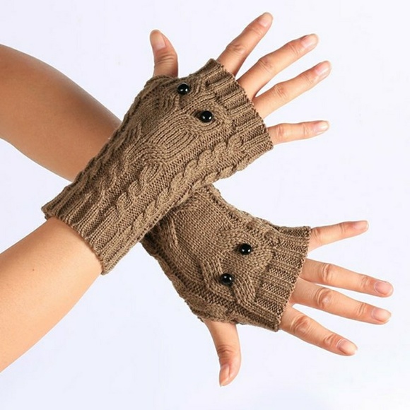 *5⭐Rated* Cable Knit Owl Fingerless Gloves - Picture 4 of 6
