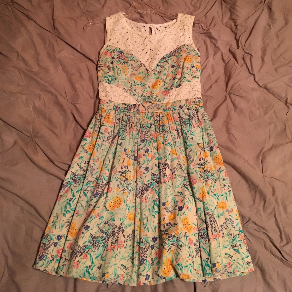 🌸Delias Floral and Lace Dress🌸