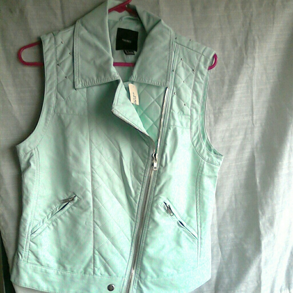 CASUAL Yet Chic Vest