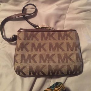 Michael kors wristlet