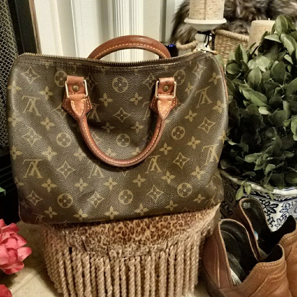 Authentic  Louis Vuitton Speedy 30Monogram Handbag