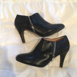 Report Black Zip Heals