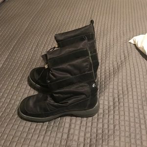 Snow boots never been worn brand new!