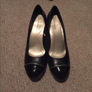 Tahari platform black pumps with captoe (Laurie)