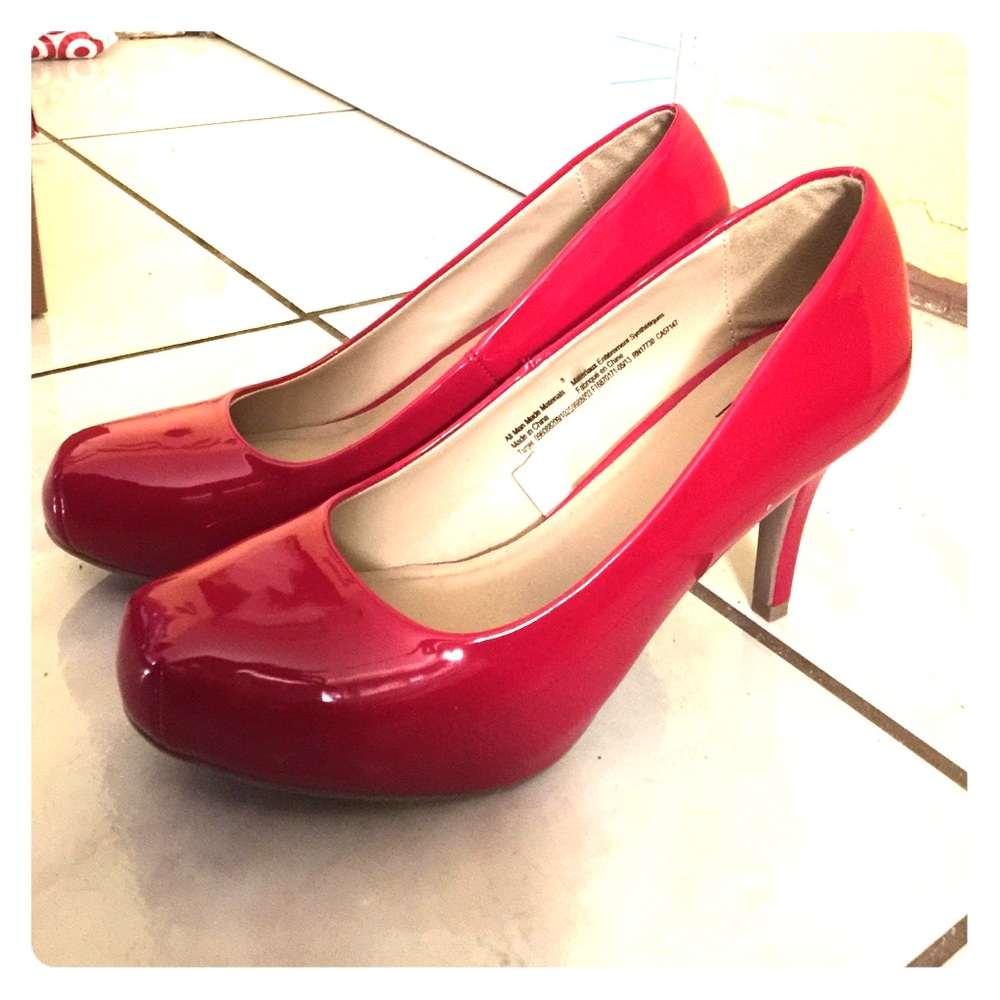 Size 8 Red Pumps